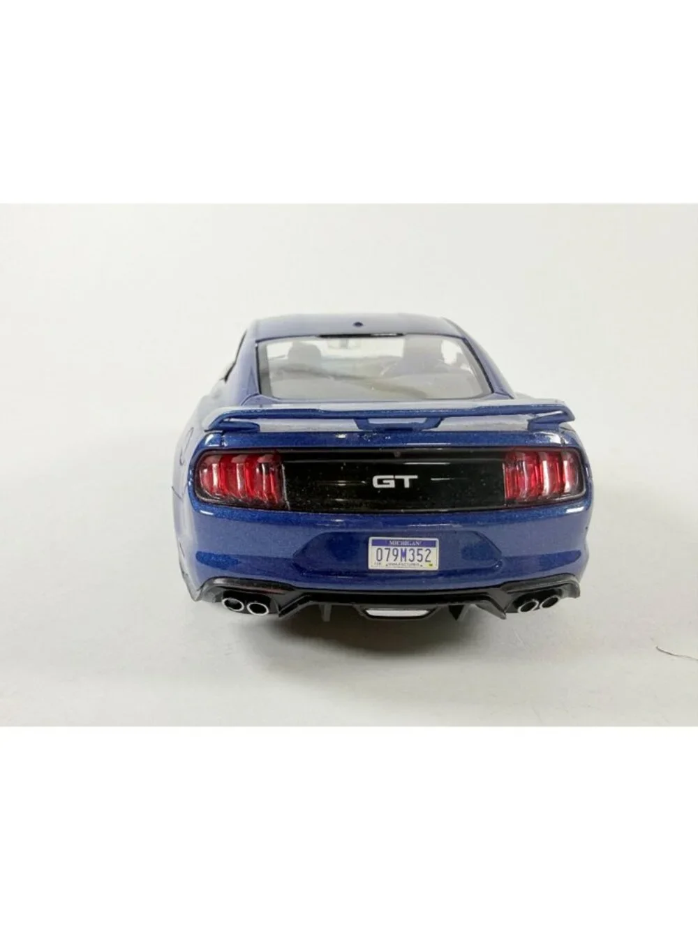 Motor Max 2018 Ford Mustang GT 1:24 Diecast Model Car Blue